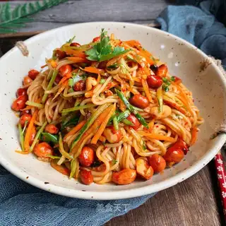Sour spicy noodles