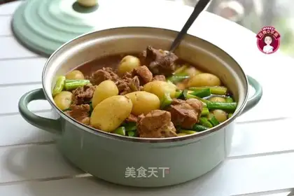Steakbone stew of potatoes