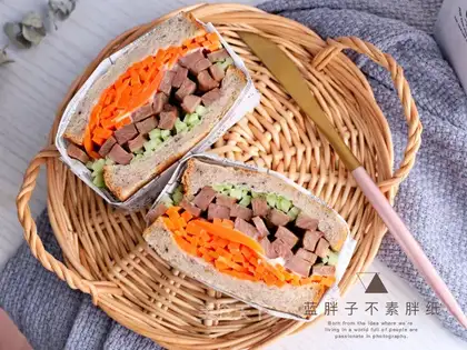 A steak sandwich