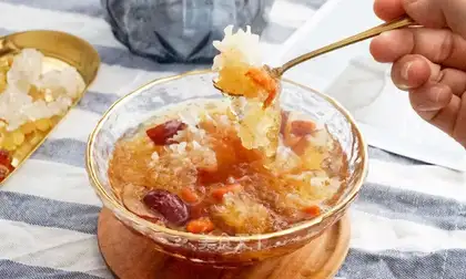 Peach gel, silver-eared sweet soup