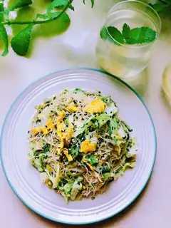 Egg-covered greasy powder