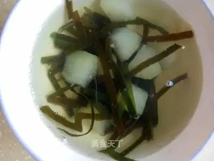 Poonmelon seaweed soup