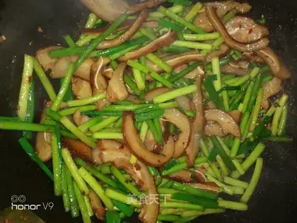 Spicy garlic and pork