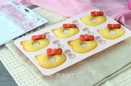 KITTY CAKE DONUTS