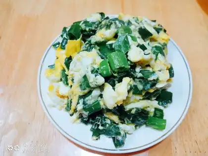 Onion fried eggs