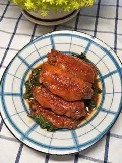 Red-burned chicken wings
