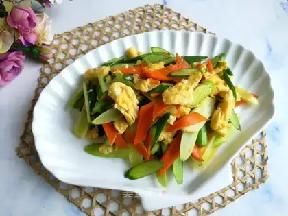Garlic carrot fried eggs