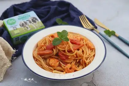 Tomato shrimp pasta