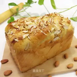 Almond cream toast