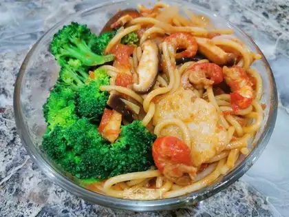 Tomato lobster pasta