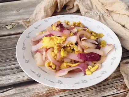Onion fried eggs