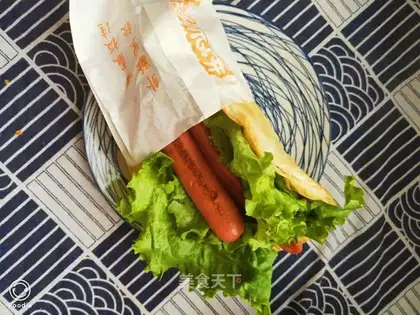 A simple breakfast egg-bread