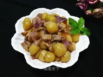 Burn the potatoes with pork
