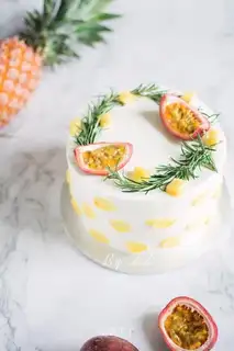 Pistol pineapple cream cake