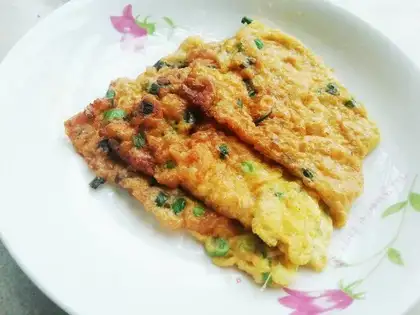 Onion fried eggs