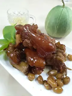 Soy pig hoof