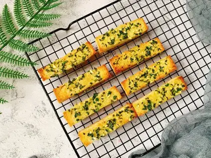Garlic toast