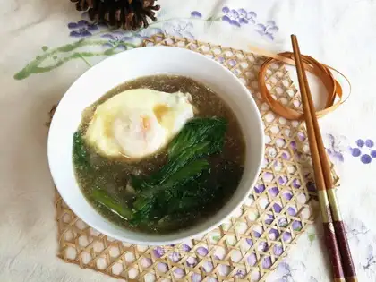 Spicy egg pelt soup