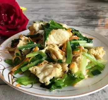 Goose eggs with a chrysanthemum