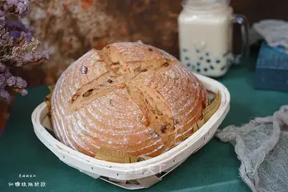 Red sugar bread