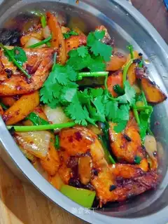 Spicy shrimp from a dry pot