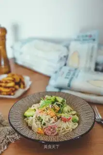 Chicken guacamole salad