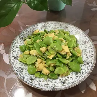 Eggs fried beans