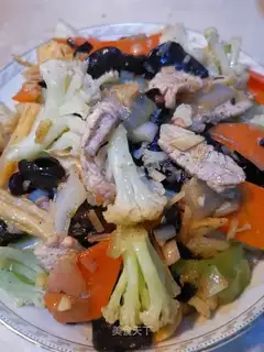 A pot of casserole
