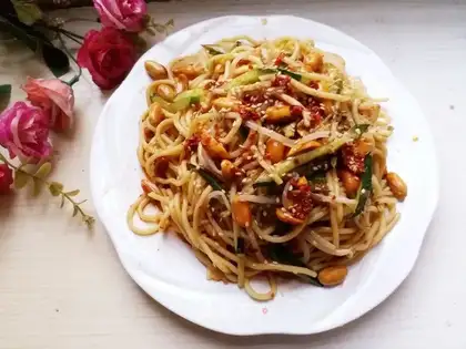 Sour spicy noodles