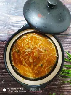 Golden pins and mushroom beef soup
