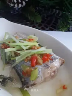 Pepper chopping steamed fish