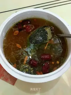 Worm and grass-cooked chicken