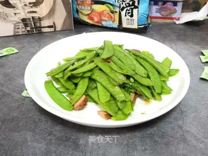 Sausage fried Dutch beans
