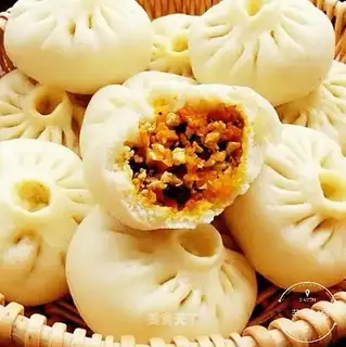 Four season bean pork buns
