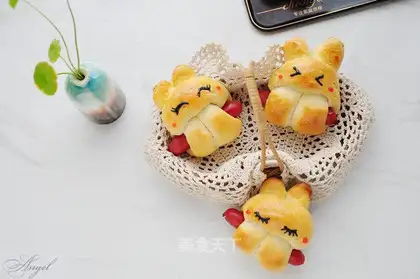Rabbit sausage bread