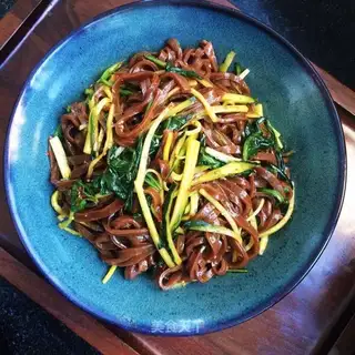Spinach cucumber with vinegar