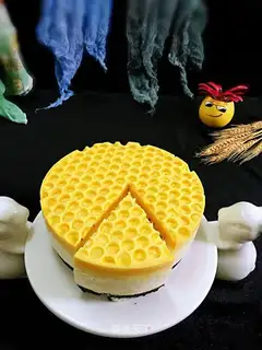 A hive cheesecake