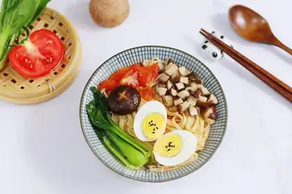 Tomato mushroom noodles
