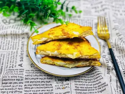 Yogurt banana toast