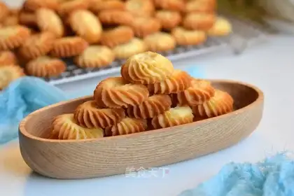 Light cream cookies