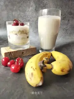 Banana soy milkshake