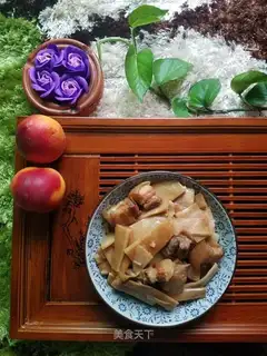 Five flowers and bamboo