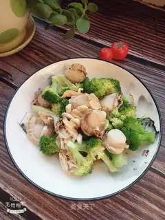 Scallops and broccoli