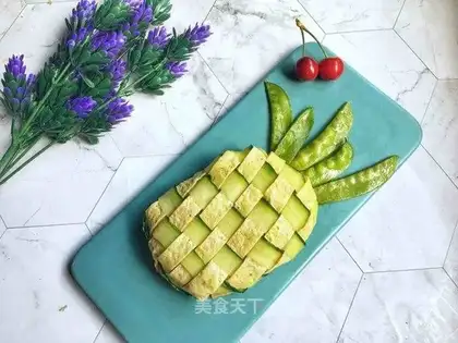 Children's creative pineapple rice