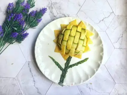 Children's creative sunflower rice