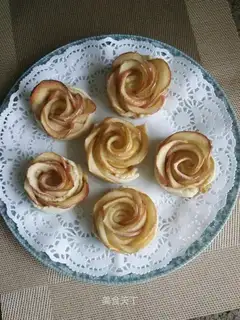 Rose apple pie