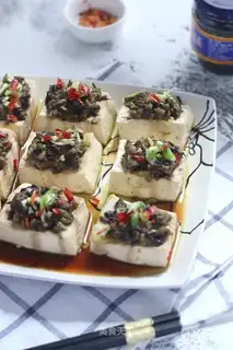Olive gravy, tofu