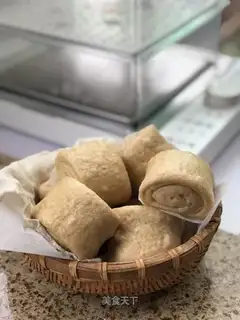 Milky red sugar buns