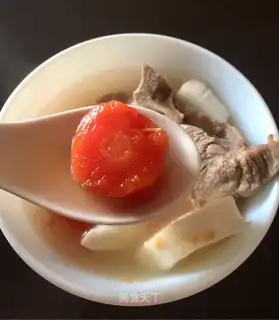 Old coconut-bone carrot soup