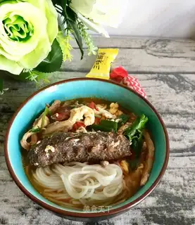 Sea cucumber silk tomato egg noodles